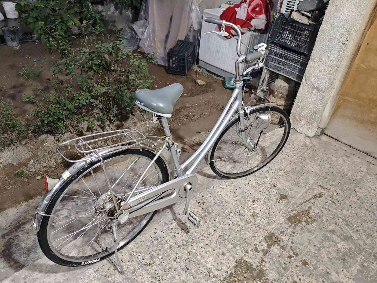 سلام عليكم بايسكل ياباني استيل حجم 26 كير 3 نمر وحساس كلش نضيف ما ناقصه شي السعر 85 بي مجال قليل للاستفسار *********** واتساب
