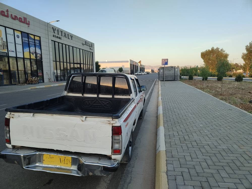 بەناوی خوای گەوڕە نیسان مۆدێل 2002 تەبرید و پاوەر تەبرید لەسەر سویچ چرکەی تیانیە ئاڕمی پلاستیکی سلێمانی بەشەرتی خەرامە تازەکراوەتەوە ئاڕمەکەی پەڵە پەڵە بۆیاخی هەیە بە حیزام ئەی فرۆشم دەعم و لێ دراوی پێوە نیە کێڕ وو مەکینە وئەکسل بەشەرت لە سلێمانیم *********** السليمانية, العراق
