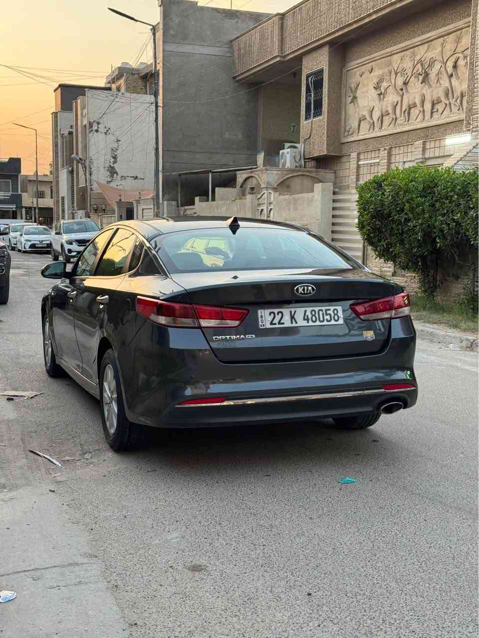 كيا اوبتما 2017
السعر : 114 ورقه وبيه مجال بسيط للشراي 
مواصفات : 
شاشه وسط 
كامره دوارة 
ثلاث وضعيات قياده 
فول تحكم ستيرن 
حساسات خلفيه 
السياره حادث جاملغ امامي ايسر وباب السايق ربعه والباب الخلفي كلير توحيد لون
صور الحادث موجوده عندي وبيه سونار السياره رقم اربيل سنويه وهزه ورقم جديد  
مكان السياره بغداد زيونه 
رقم الهاتف : *********** بغداد, العراق
