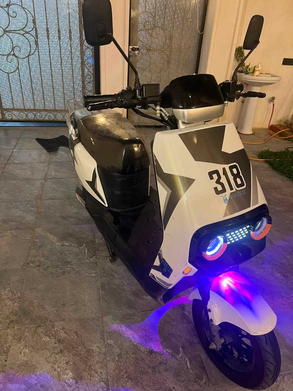 السلام عليكم
درجة اباجي 318 🛵
6 بطاريات 🔋 تمشي شرط  فوق 30 كيلو بل شحنة الوحدة 
سرعتهة تقرا 86 حقيقي 60
ملف 2000✅ 
 الدراجة مواصفاتها
مثبت سرعة 
منفذ شحن USP
شاشة اعطال
 زر الرجوع R 
بريكات دسك امامي خلفي +ABS
 الباقي معروفات.
الدراجة ماشية 4000
الدراجة مصروف عليها . تايات جديدة 🛞المقعد امغلف
الدراجة وياها دبل شاحة اصليات 🔌 ودبل ارضية  + خوذة ⛑️ + صندوق اصلي مالتها 
الدراجة ناظافتها 90‎%‎  بيها بعض الخدوش  ✅
الدراجة شرط  ما مبدل لا عقل الاملف الدراجة مال جني شرط تاخذها ربع ما تصرف عليها ✅
مكاني موصل ايسر 
السعر 600 الف وبي مجال بسيط


**إذا كنت صاحب هذا الإعلان وتريد حذفه لأي سبب، رجاءا أرسل رسالة إلى الدعم الفني**