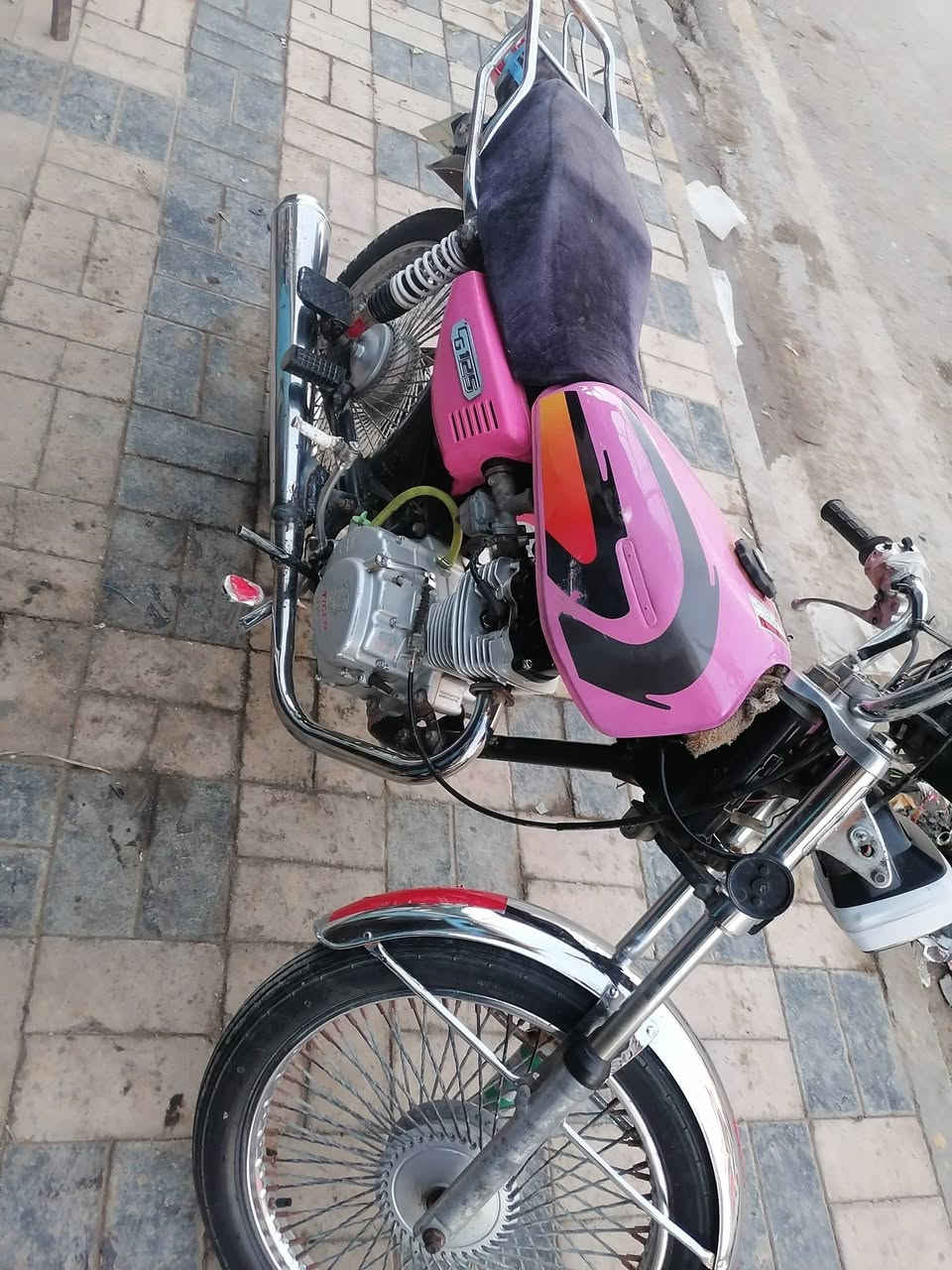 السلام عليكم
دراجه تايكر
موديل 20 
بدون اوراق مكفوله من السرقه
دراجه كامله ماناقصها شي
شغاله نص هندر 
سعرها 275 وبي مجال 
مكاني واسط الزبيديه شراي خاص وبخدمتك


**إذا كنت صاحب هذا الإعلان وتريد حذفه لأي سبب، رجاءا أرسل رسالة إلى الدعم الفني**