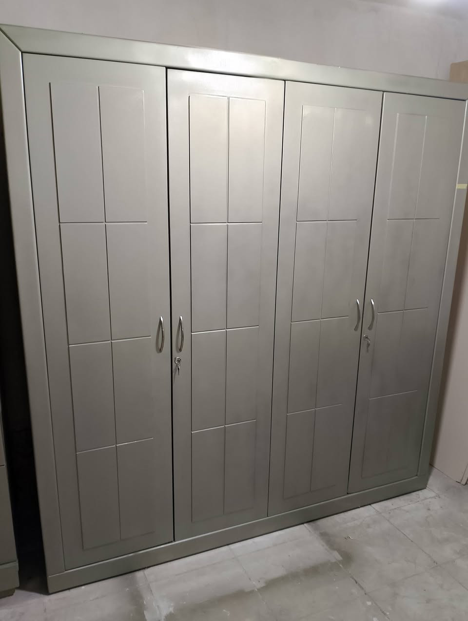 معرض سليم
كناتير كويتيه إيطاليه مستخدمه عنوان داخل المنشور 
***********
