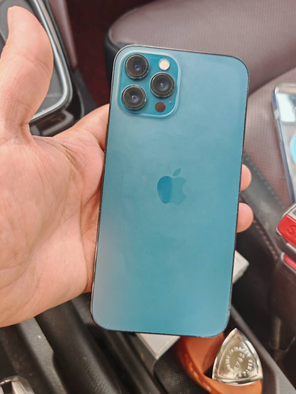 أيفون 12برو ماكس ذاكره 256ماستر نموذج Mبطاريه ٧٧مامفتوح جهاز جديد سعر ٥٠٠ وبي مجال رقم لهاتف *********** /***********
