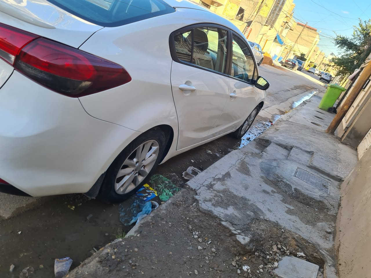 الون ابيض..حادثه جاملغ  بنيد جه اليمنه..
البدنه الي بصف الغد الايمن فقط 
ببه صبغ حادثه فقط ..
مواصفات... شاشه كبيره كامره .تحكمات جهتين
كروز سرعه  .. .قياده 3انضمه .بعد ببه هواي مواصفات
مكينه دوش 2000. ماشه 85..وقابل للزياده 
السياره جاهزه من الدعاميه للدعاميه ..تراي تمام 
تخم تاير ويل كب ...ارقم بغداد الجديد بسمي سنويه جديده
السعر (115$)والشراي يدلل..
العنوان .بفداد الكرخ شهداء السيديه قرب تقاطع درويش
ولتفاصيل اكثر الاتصال على الرقم ***********....علي تحياتي للجميع
