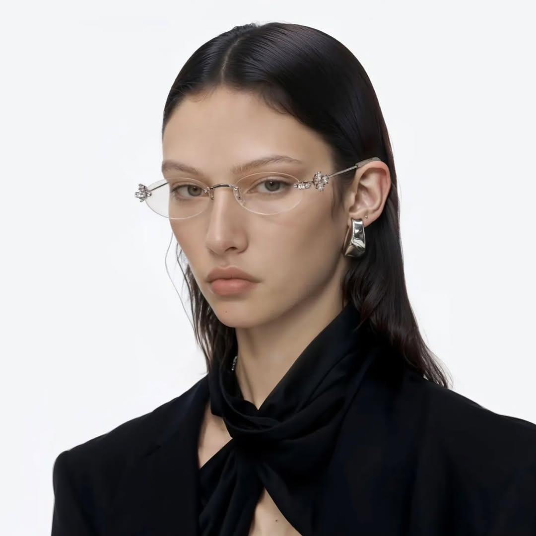 Rimless glasses 

نظارات لون ذهبي بتصميم فاخر 

السعر ١٢ الف 

توصيل بغداد 4 الاف 🚚
باقي المحافظات 6 الاف 🚚

للحجز واتساب ***********  او على الخاص
