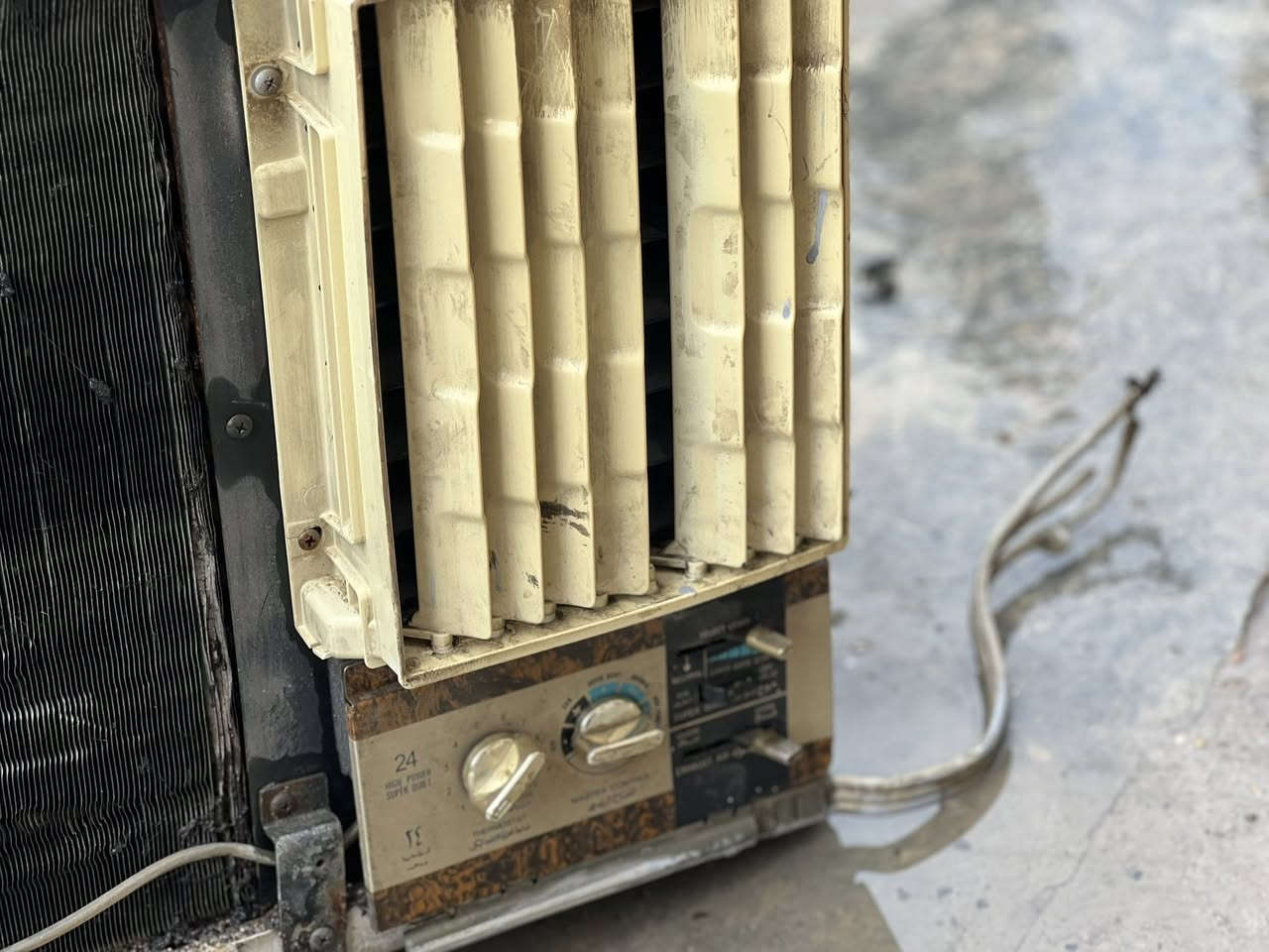 مكيف جنرال الطويل شرط تبريد ثلج دقيقه مايفصل 
نقصه بس شباج امامي مو حلوسعره 300 وبي مجال 
مكاني بغداد رقمي ***********
