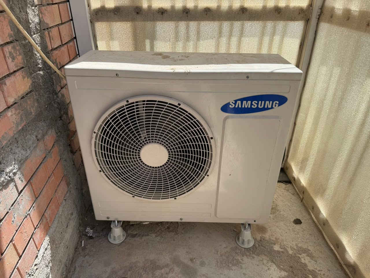 سبلت عامودي نوع سامسونك جداً نظيف منصوب وشغال وتبريده ثلج والتدفئة ملغي
السعر :950000  تسعة مائة وخمسين ألف دينار
بغداد السيدية / الاعلام 
للاتصال :***********
