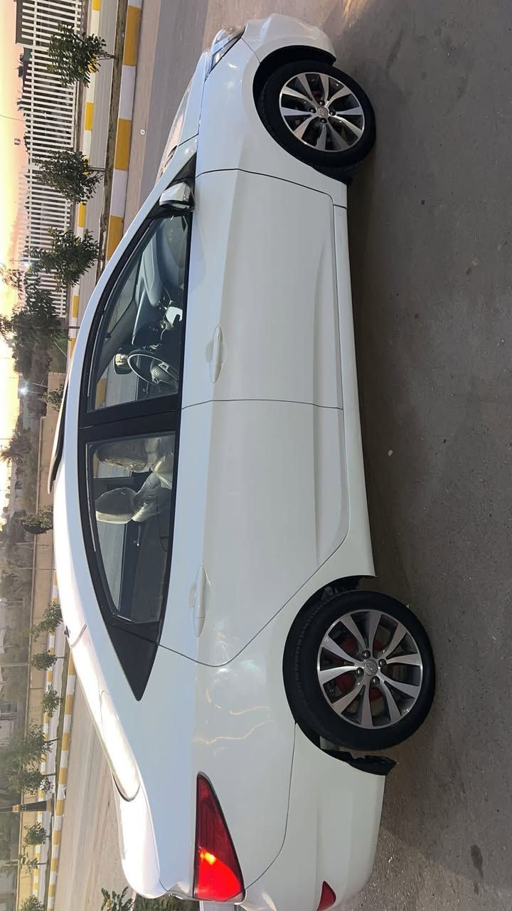 سلام عليكم سيارة هونداي اكسنت موديل ١٥خليجي فول مواصفات  مكفوله من ضربة وتبديل بيها صبغ بس الهلال جاملغ الخلفي فقط   سعر ١٠٥ بيها مجال قليل  مكان سيارة ناصريه مركز رقم هاتف 📞 ***********
