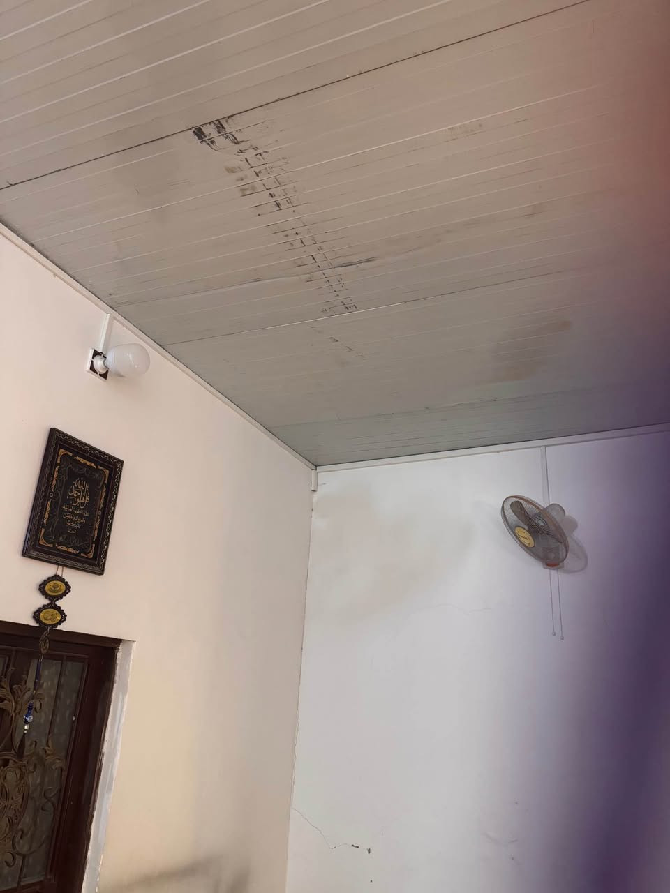 بيت تجاوز للبيع يحتوي على غرفتين وصاله ودوانيه وطارمه وحمام وارضيه سيرايمك والسقف سندويج موقعه القبله سوق الكبير(القديم) للاستفسار 7735251029 البصرة, العراق


**إذا كنت صاحب هذا الإعلان وتريد حذفه لأي سبب، رجاءا أرسل رسالة إلى الدعم الفني**