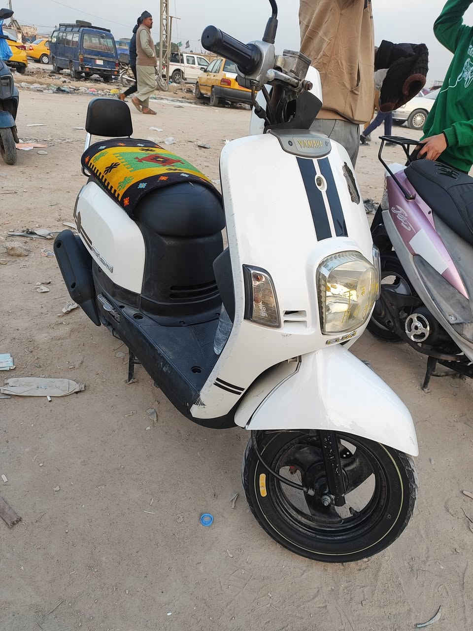 السلام عليكم
ماكس بوليسي كابريته، دراجه شرط برغي ما مفتوح بيه صاله 4 اشهر من طالعه من معرض بمليون وربع  شرط وكاله ختم واحد ويه مكينه وصل معرض موجود. دراجه نضافته شوفت عينكم.

 السعر 900 وبيه مجال للشراي. 

واتساب+ اتصال: ***********
