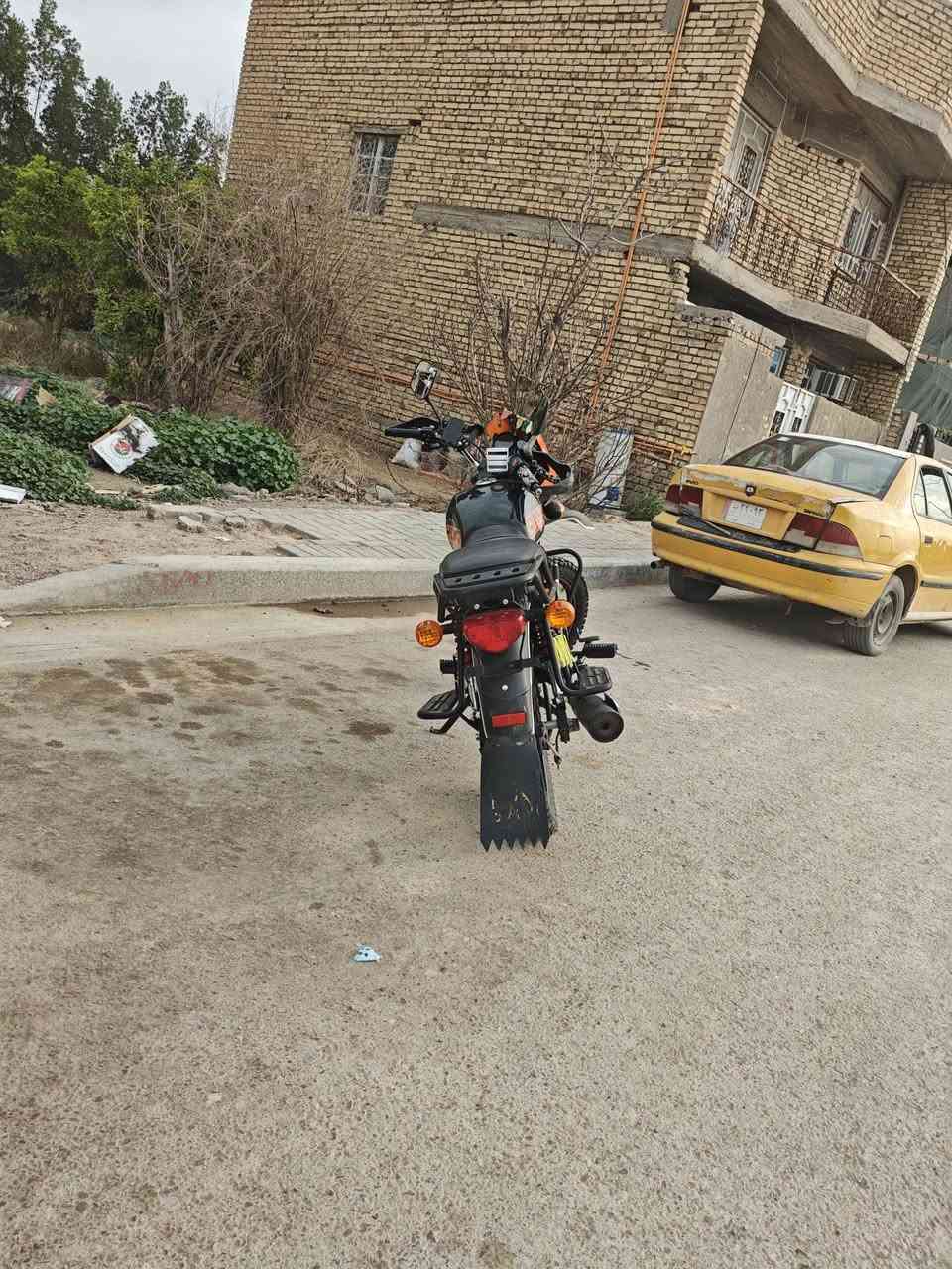 السلام عليكم 
من رخصت الادمن 
دراجه دايوان نفخ جبلي مو قفاز 
موديل 2025 نازله نهايته 2025
رقم سنويه اربيل كامل تروح تمشي
معامله وتحوله بسمك أصولي 
دراجه خير من الله 
دراجه مكفوله بس بيه حادث 
عن حلفت الله دبلات امامي بيهن عواج
و ما ايئثر دراجه مال جناي وهيه ملك شارع 
ما مشتغله دلفري من البيت لل شغل 
مثل ما شوف بل صور ارجوك لا تعبني 
سعره 2400 وبيه مجال قليل حك الجيه 
الله شاهد ماخذه 2900 تعال وبيك خير ودلل 
العنوان بغداد الشعب محطه سما بغداد اقرب نقطه إليه 
خابرني قبل لا توصل هاذا رقمي *********** 
واني خادم
