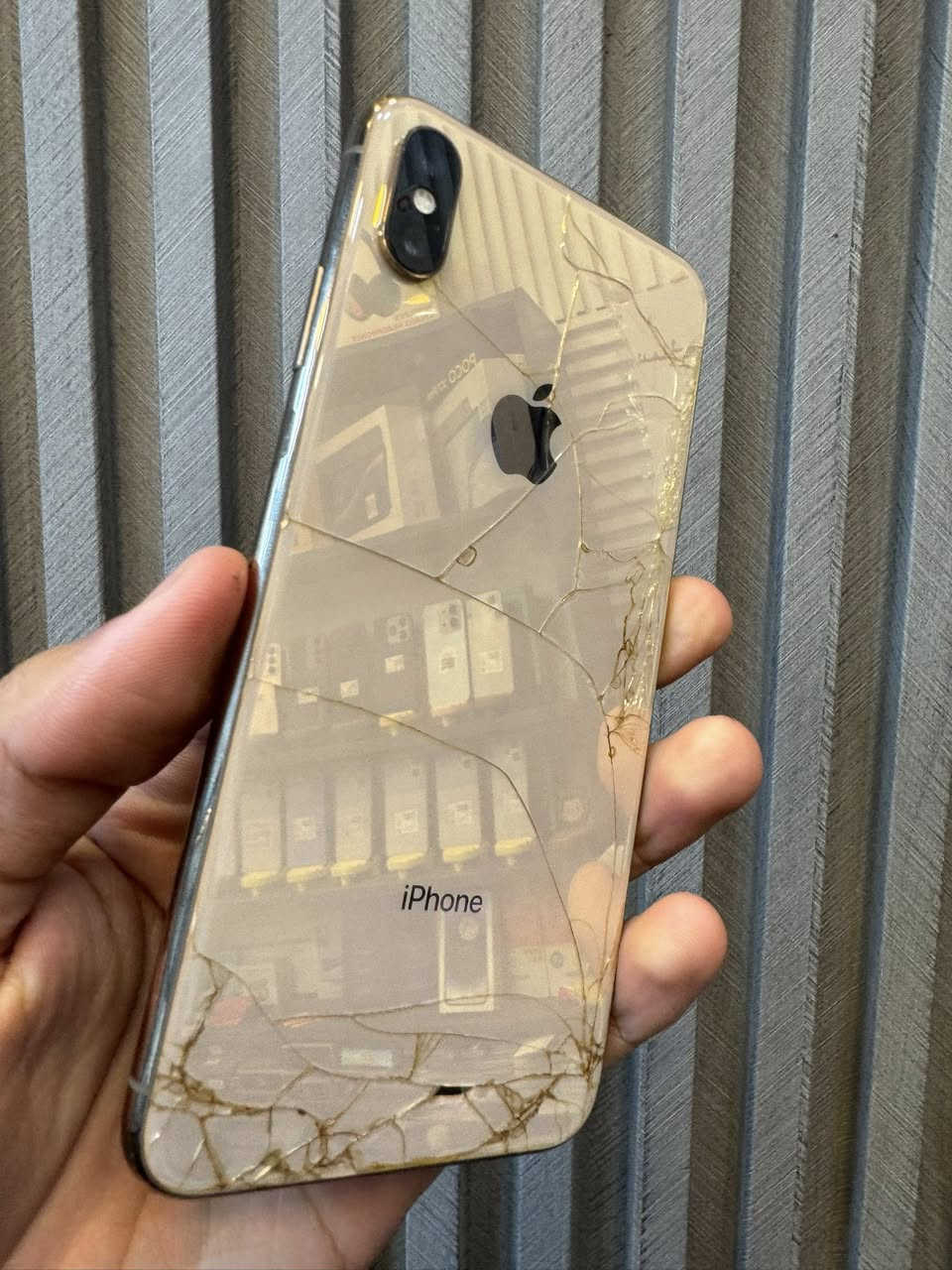 اكس ماكس 256
مبدل فقط بطاريه و مكسور ظهر
كلشي شغال 
مكاني بغداد الشعب 
***********
السعر 170
