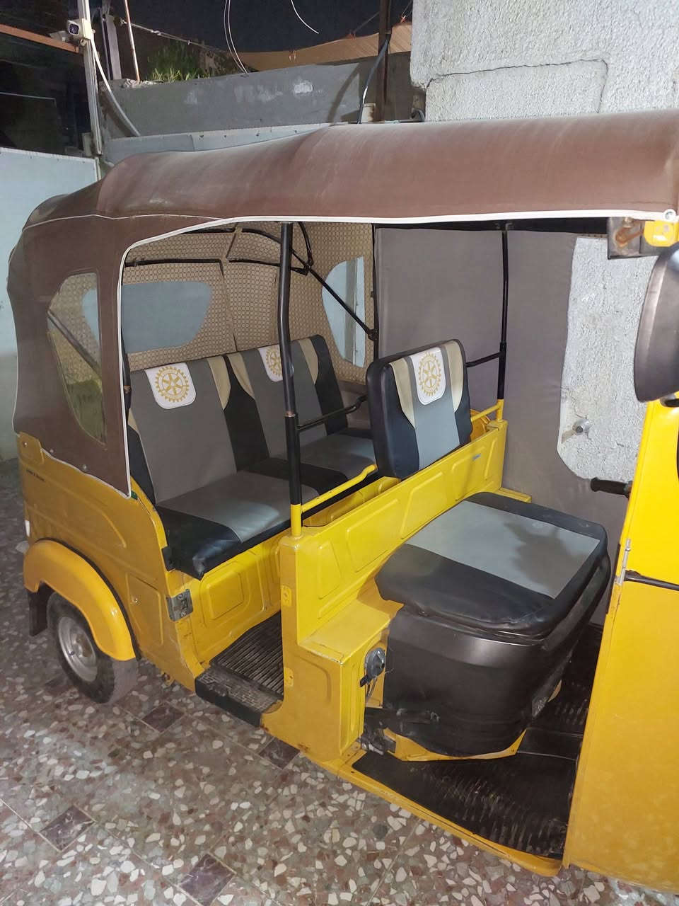 ألسـلام عليكم تكتك 2021 مرقم كامل بأسمي اي نقص مابيها ماعدا الكلج شوي تعبان وضربه ليوره خفيفه عل بارد ترجع المكان بغداد الحبيبيه رقم الهاتف ***********
