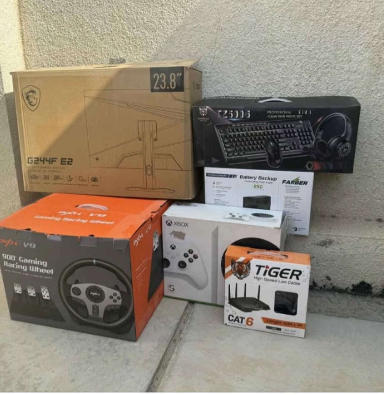 السلام عليكم
للبيع 
xbox series s 512G
ما مفتوح 
 ADATA 17 -  هارد واحدد تيرا

دركسون - V9 - كامل
FARBER - 850 - يوبي آس
onikuma - Rgb - موس
onikuma - سماعة
onikuma - Rgb - كيبورد
LAN - 40m - كيبل
Elite series 2- جوستك

وستناد تبريد للاكس بوكس

متواجد :***********
