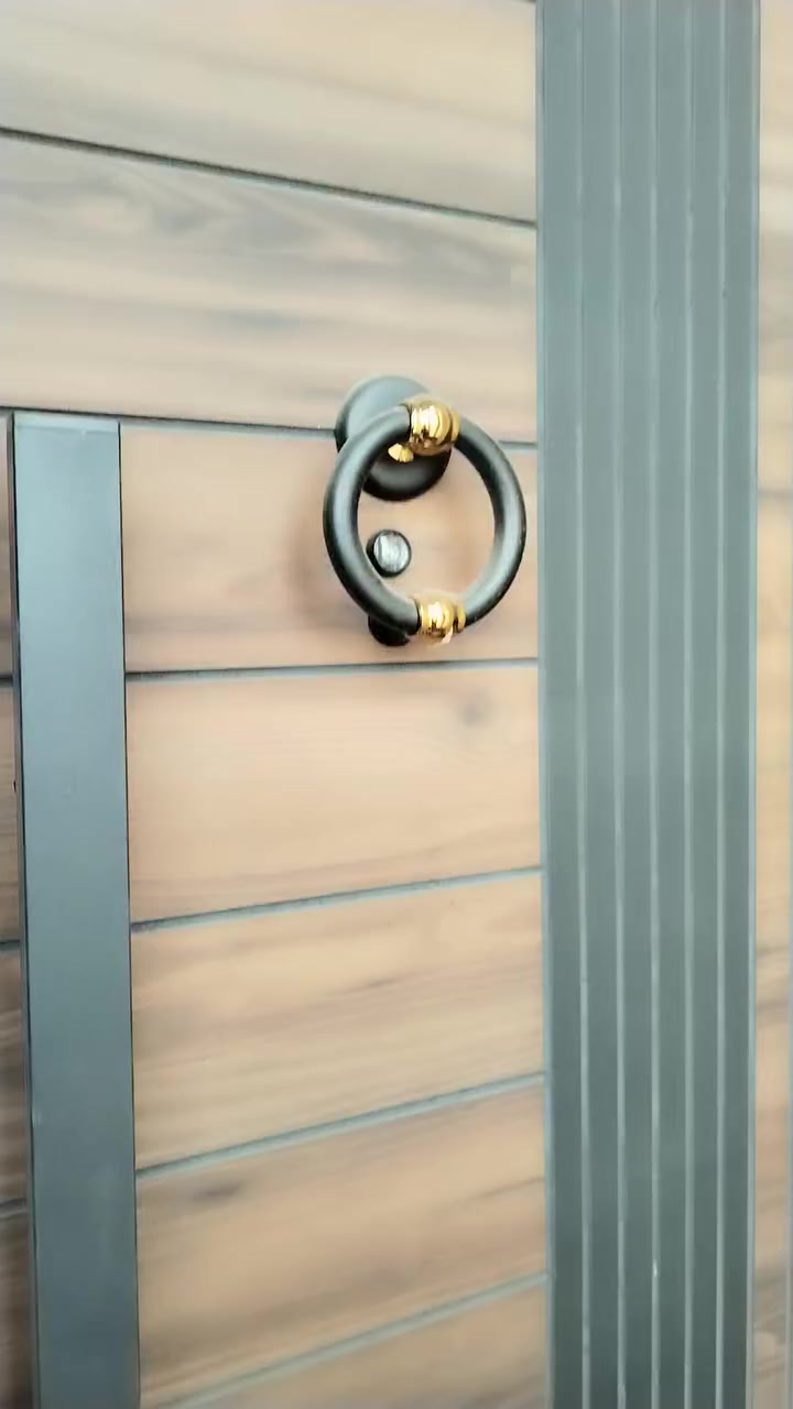 لكثرة الوعود الكاذبة تم اعادة النشر باب قاصة 240في متر جديد فقط مشدود اشتريناه وطلع صغيركما موضح بالفدييو. سعرة 450الف .الي جاد بالشراء يتصل.***********
