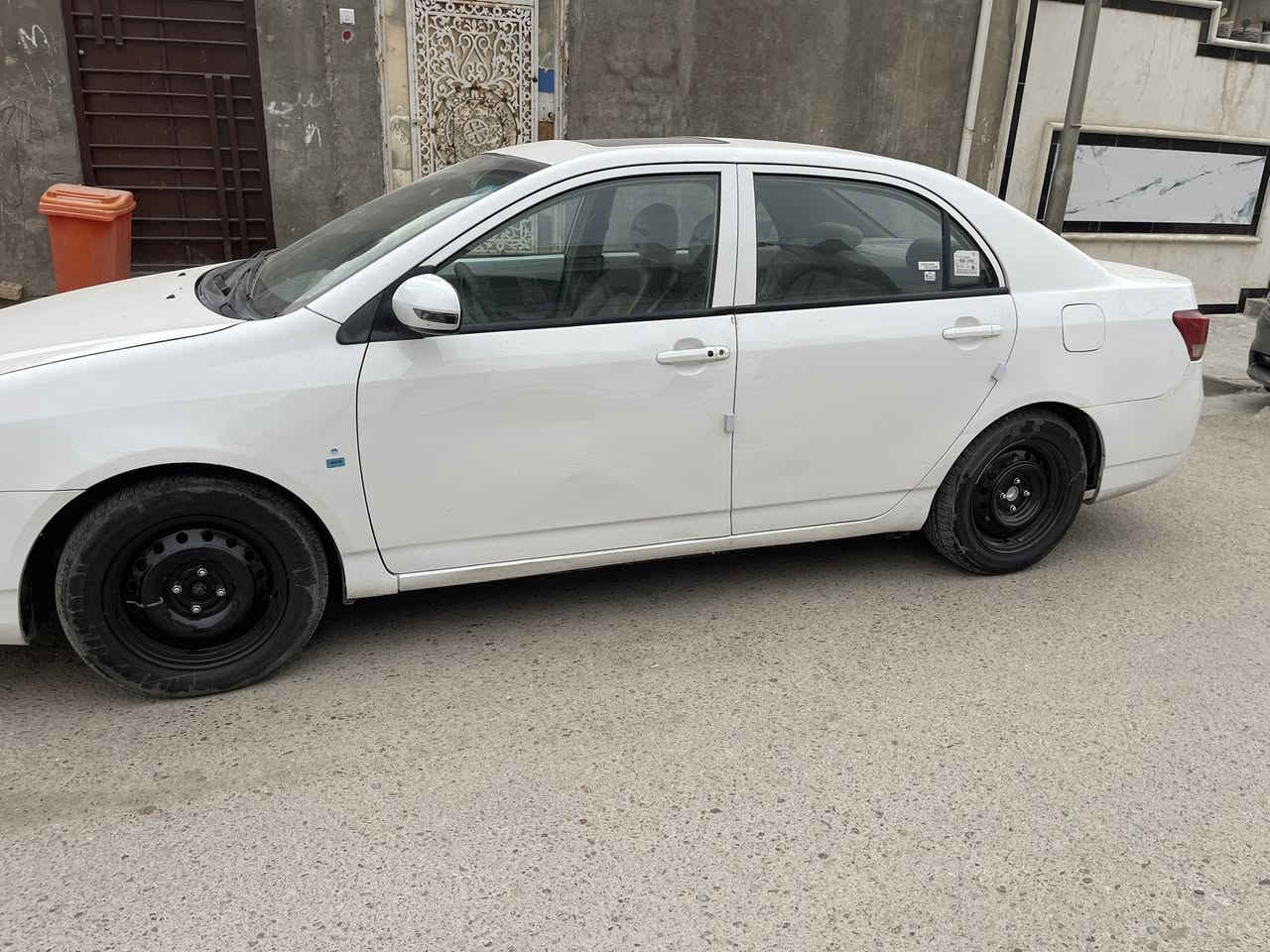 سلام عليكم سيارة بيوايدي 2015 محرك وكير بلادي بيها قطعتين صبغ سعر 53 وبيها مجال مكاني بغداد الزعفرانية ***********
