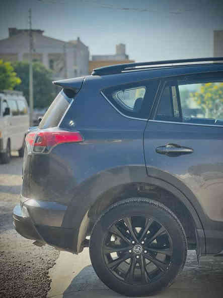 ***********السلام عليكم راف فور ٢٠١٨ وارد أمريكي فول مواصفات adventur 
فور ويل ،،رادار ،، نضام eco,,sport,, سلايد ،،كشن هيتر ،، بصمة سيارة جاهزة باسمي رقم أربيل ماشي ٩٩ ألف كم كير محرك بشرط ضررها جاملخ ونص باب .. سعر ١٧٧ مجال 
رقم شاصي 2T3RFREVOJW698492
موقع السليمانيه كلار
