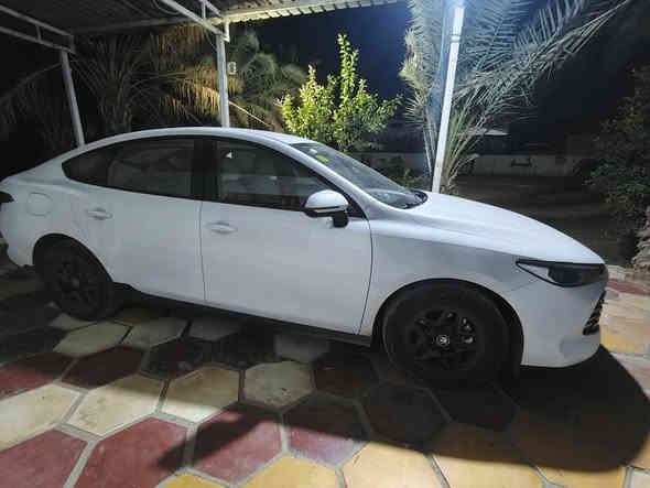 بي وايدي جن بلاص داخل ابيض  
موديل 2025  رقم بغداد داخل ابيض 
ماشيه 9500 كم قابل للزياده رقم بغداد 
السعر 19600  عنوان بغداد بسمايه ***********
