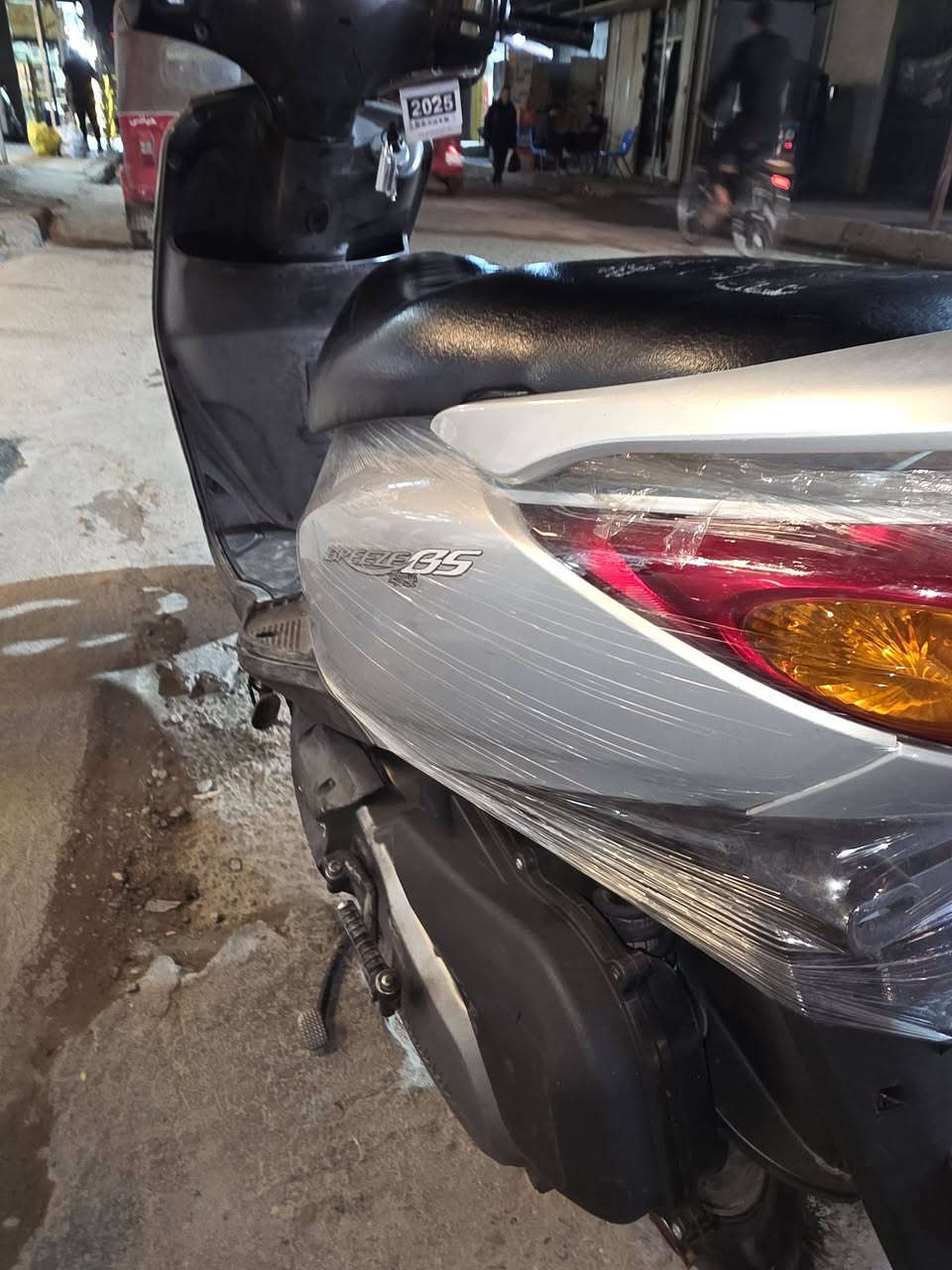 دراجه بريز كفاله عامه بعدها رمبا  قبل 4 ايام مشتريها سبب البيع عندي جهال وخاف يصير بيهم شي من وراهم .مديل 2008  لون رصاصي مستعجل على بيعتها للتواصل ../ ***********
