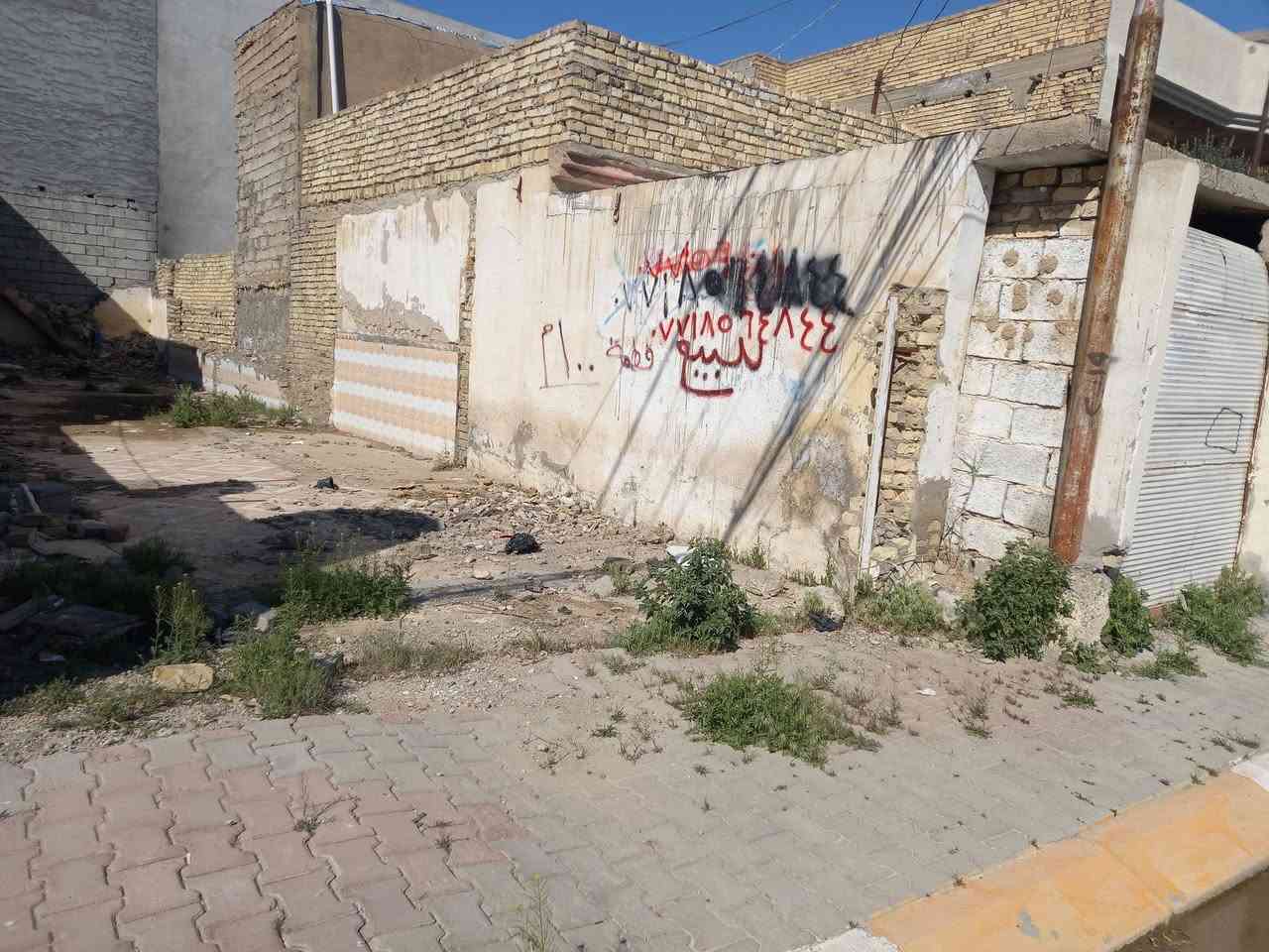 قطعة أرض للبيع طابو صرف ١٠٠م ٥×٢٠ التحرير حي الجهاد قريب جدا من الشارع العام للاستفار عن السعر الاتصال  على رقم الهاتف ***********( ملاحظة مهمة) ماقبيل الأرض حديقة لايوجد بيت ماقبيل القطعة.
