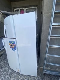 لبيع  ثلاجه جديده بيها ليك  قيم واخذ 07760004780