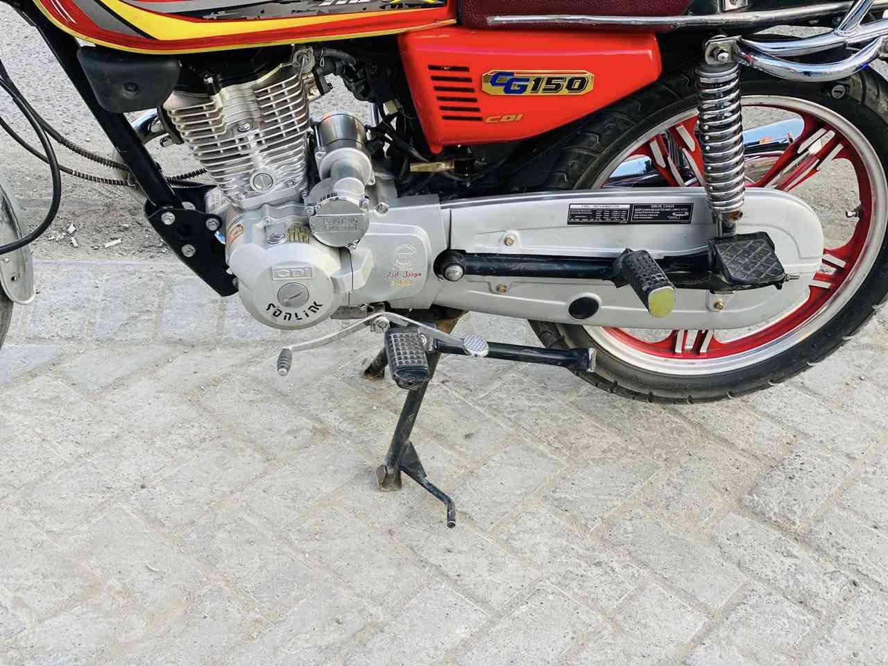 دراجه أيراني اصل للبيع
دراجه موديل 22 بعدها وكاله ما مفتوحه المحرك كفاله عامه كلشي كامل أشار لايت بك لايت دشبول رونات سلف هندر اوراق موجود او ما مشتغله دلفري 

عنوان بغداد 550 وبيها مجال 

***********
