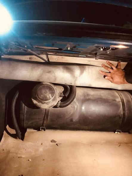 السلام عليكم ملضومه غاز 60 لتر شغاله وجاهزه تجي تفتحه من السياره وتروح السعر 300 وبيه مجال الشراي ولي يريده يخابرني واني خادم ***********
