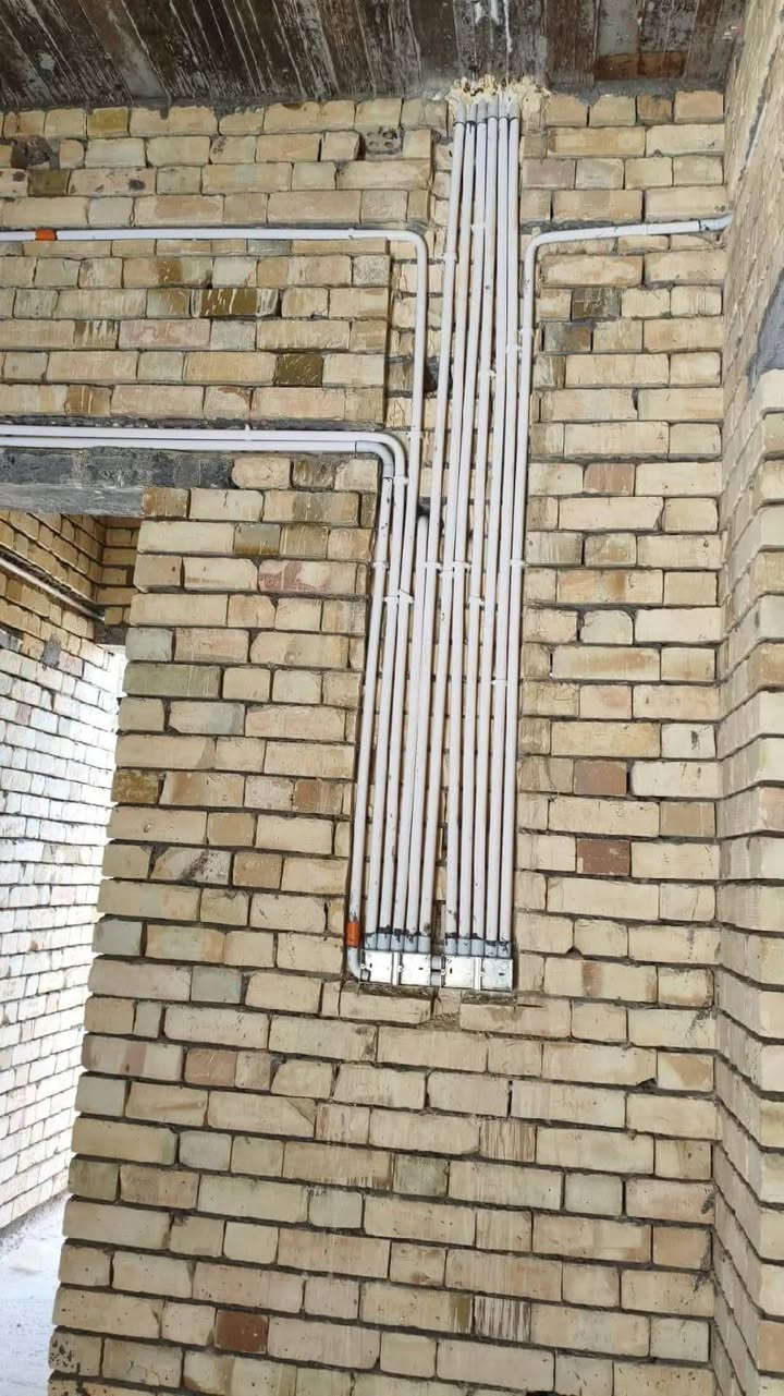 مهندس كهرباء – تكريت
 مختص بأعمال: 
⚡ تأسيس كهرباء المنازل من الصفر
⚡ صيانة الأعطال الكهربائية
⚡ تنظيم الأحمال وحماية القواطع
⚡ تركيب إنارة داخلية وخارجية
⚡ أعمال كهرباء حديثة وبطريقة نظامية وآمنة
✔️ خبرة عملية
✔️ شغل نظيف وتسليم حسب الأصول
✔️ أسعار مناسبة وتفاهم مع صاحب البيت
📍 العمل داخل تكريت وضواحيها
📞 للتواصل واتساب / *********** 
العمل أمانة قبل أن يكون مهنة....
المهندس عمر ناظر
