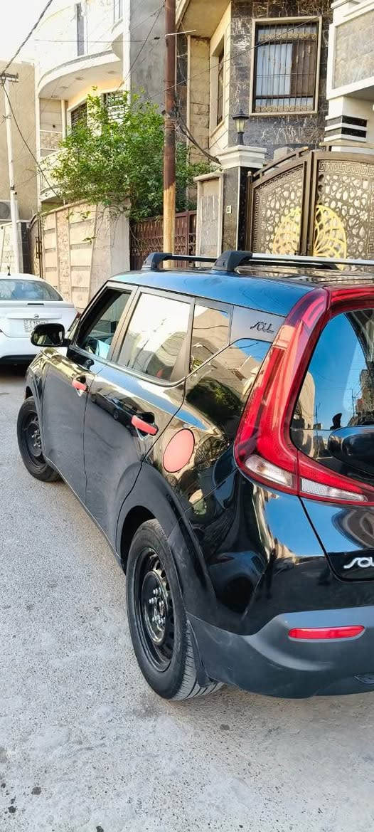 كيا صول موديل ٢٠٢٢ حادثها واضح في الصور السيارة وضعها ممتاز تايرات جدد مواصفات حلوة بيهة تكحيل بلقمارة بسبب شخط بيهة مبين من الحادث تحويل مباشر السيارة بأسمي رايدهة ١٤٥ للاتصال *********** بغداد, العراق
