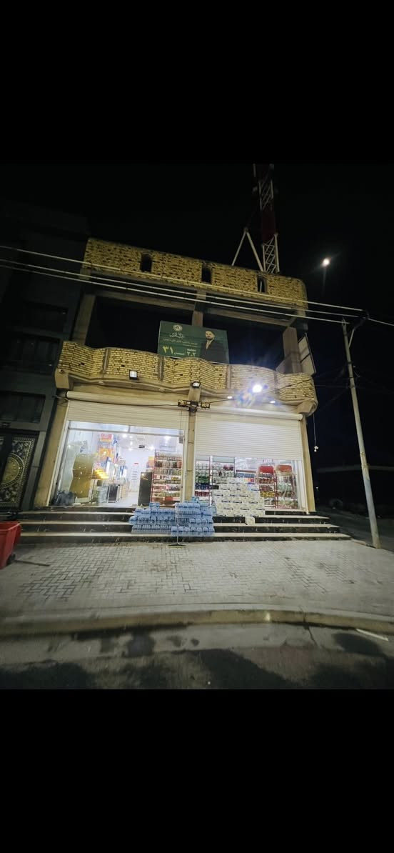 سلام عليكم سنتر لبيع  مساحته 250 متر  سنتر كلش حلو مكان سنتر بصره ابو خصيب حي عسكري مقابيل محكمه  ول بلديه ***********
