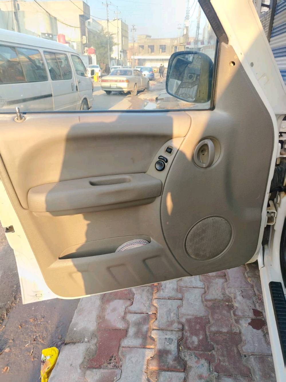 جيب لبرتي 2004 مال مزاد قرصه بعده ماطالع مزاد أربيل علمن سياره مصبوغه عام وكاله  من الضربه القويه تبريد شغال سياره ما عايزه شي بس الحداديه الوره مكان السياره البصره اتعهد  بل وكاله العامه 