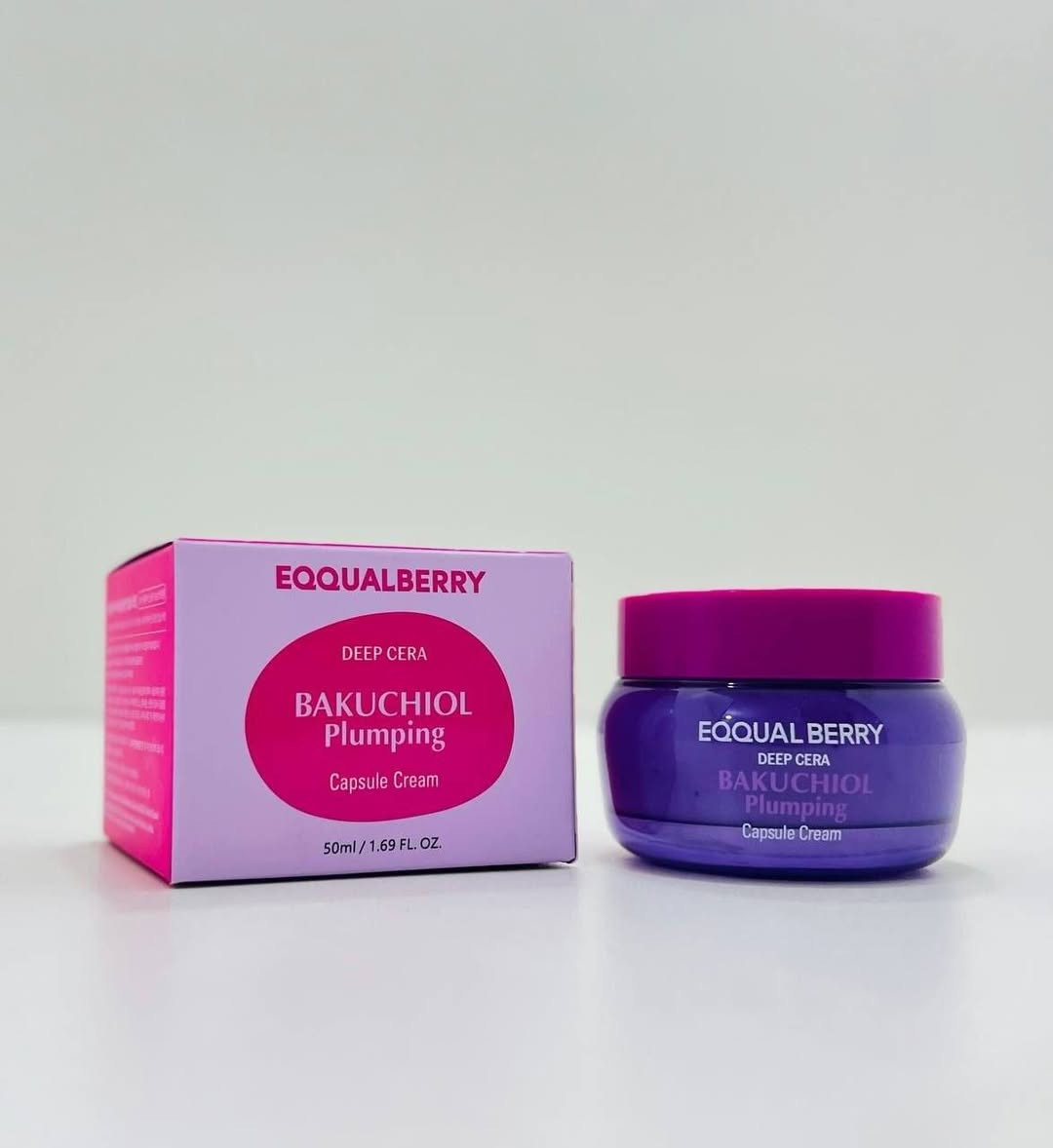 كريم كبسولات بالباكوتشيول لامتلاء وشد البشرة من إيكوال بيري 𐙚⋆🦪⋆ᥫ᭡
 Eqqualberry Deep Cera Bakuchiol Plumping Capsule Cream 50ml  
مناسب لجميع انواع البشرة 🥹
💜🫧 يعمل الكريم على تحسين مرونة البشرة، شدها، وتقليل مظهر الخطوط الدقيقة والتجاعيد بفضل مكوناته النشطة. 
يحتوي على 99% من الباكوتشيول النقي، وهو بديل طبيعي ولطيف للريتينول لا يسبب تهيج البشرة. 
💜🫧 يساعد في تعزيز حاجز البشرة وترطيبها بعمق بفضل احتوائه على خمسة أنواع من السيراميد والكولاجين.
المنتج نباتي ومجرب سريرياً ويمكن استخدامة صباحاً ومساءاً مع ضرورة الالتزام بالواقي 
#كوريا #اكسبلور_explored


**إذا كنت صاحب هذا الإعلان وتريد حذفه لأي سبب، رجاءا أرسل رسالة إلى الدعم الفني**