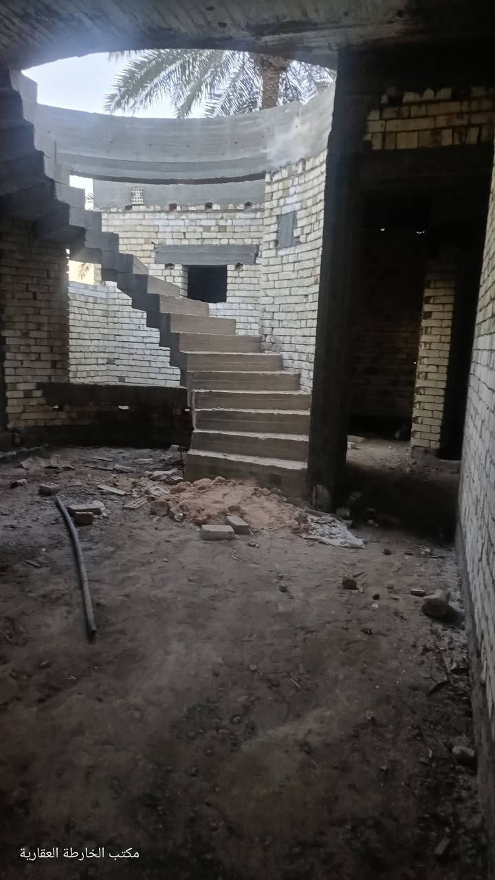 🏠 هيكل بناء حديث.. صُمّم ليكون بيت العمر! 🏠
إذا كنت تبحث عن الرقي، والمساحة، والموقع القريب من كل شيء.. مكتب الخارطة العقارية يقدم لك هذا العرض المميز:

📍 الموقع: الحلة -قرب كوين بارك . 🛣️ المميزات: الشارع بي #مزارع_جميله_جدا وشوارع واسعة (10) متر مبلطة،قريبة جداً من الشارع العام.

✨ تفاصيل البناء (تصميم عصري):
المساحة 200 متر #زراعي_سند٢٥ ، مقسمة بذكاء لتتوفر لك الراحه
🛌 غرفتين منام واسعة.
🛋️ صالة استقبال فخمة + قاعة داخلية مميزة .
🍳 مطبخ تجاري.
🚿 صحي مجمعات (داخلية وخارجية).
🚗 كراج سيارة واسع .
💰 السعر: 135 مليون (وبيه مجال قليل للجادين).
📱 لا تضيع الفرصة.. اتصل الآن للمعاينة: ***********
📍مكتب الخارطة العقارية نحن لا نبيع عقارات فقط.. نحن نختار لك مستقبلك.
