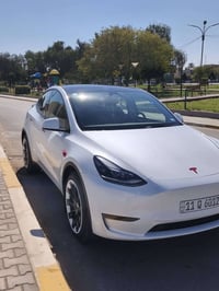 تسلا Y 2023    ماشيه 12 الف ميل  دبل ماطور صاروخ 400 حصان   مواصفات ال...