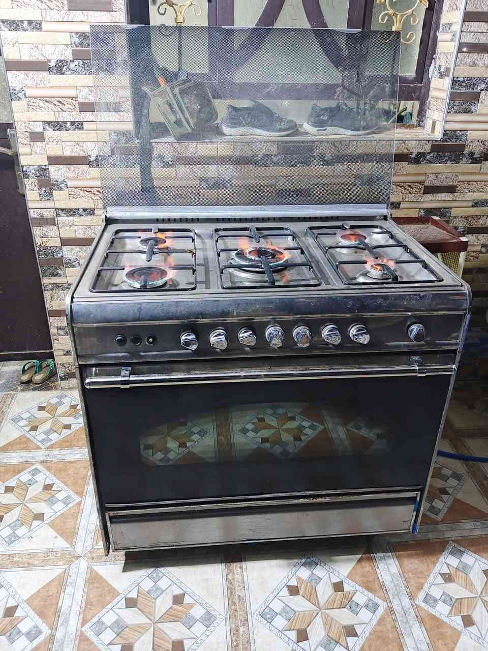 طباخ مصري كبير فول نضافه ب175 وبي مجال  ***********
