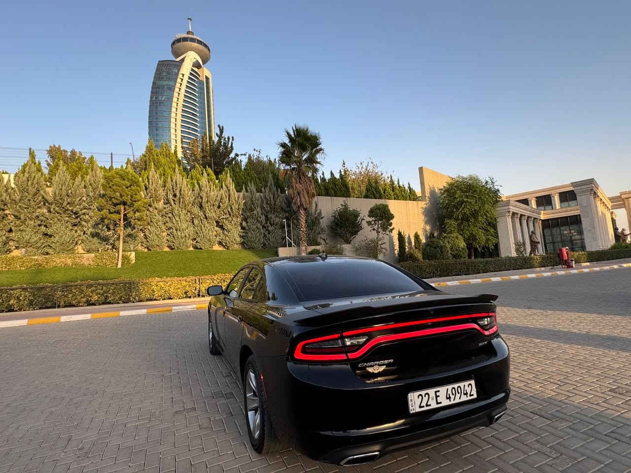 السلام عليكم 
جارجر ١٦ sxt
كلين 
تحكم ستيرن 
شاشة كبيرة 
كامرة 
تبريد قطعتين 
كشنات مخمل 
كشنات هيتر 
كشن كهرباء 
بصمة 
دخول ذكي 
تشغيل عن بعد 
السيارة عليها ادامة كاملة 
رقم اربيل 
شرط التحويل 
نظافة  100./. 
بيها شبر صبغ فقط 
والباقي كفالة
مكان السيارة السليمانية
السعر ١٩٧ بيها مجال بسيط 
***********
