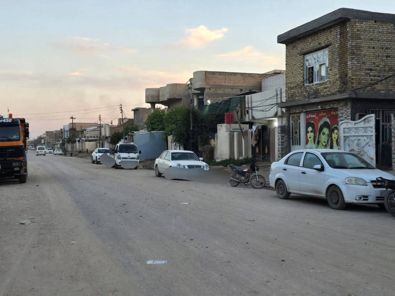 السلام عليكم بيت البيع مساحه 200 متر طابو صرف يحتوي على مشتمل
3 غرف نوم 
واستقبال 
ومطبخ 
عنوان حله حي الاساتذه
قرب المستوصف
مقابل مركز شباب 
مجاور مدرسه طه باقر الابتدائيه
قرب مركز شئون العشاير 
كامل الخدمات الاستفسار اتصل ***********
