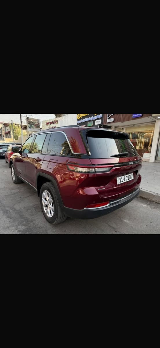 جيب كراند شيروكي ليمتد
السلام عليكم جيب ماروني رقم بغداد
السيارة فول مواصفات 
٥ كامرات وكامره في المرأة 
كشنات امامي خلفي تدفئه تبريد
صندوق و ستيرن كهرباء
وبعد هواي بيها مواصفات
السيارة كلش نظيفه 
حادث جاملغ خلفي صبغ فقط
وصندوق مبدل نفس اللون
السياره ماشية 30,000 
السياره رقم بغداد مميز 
***********
