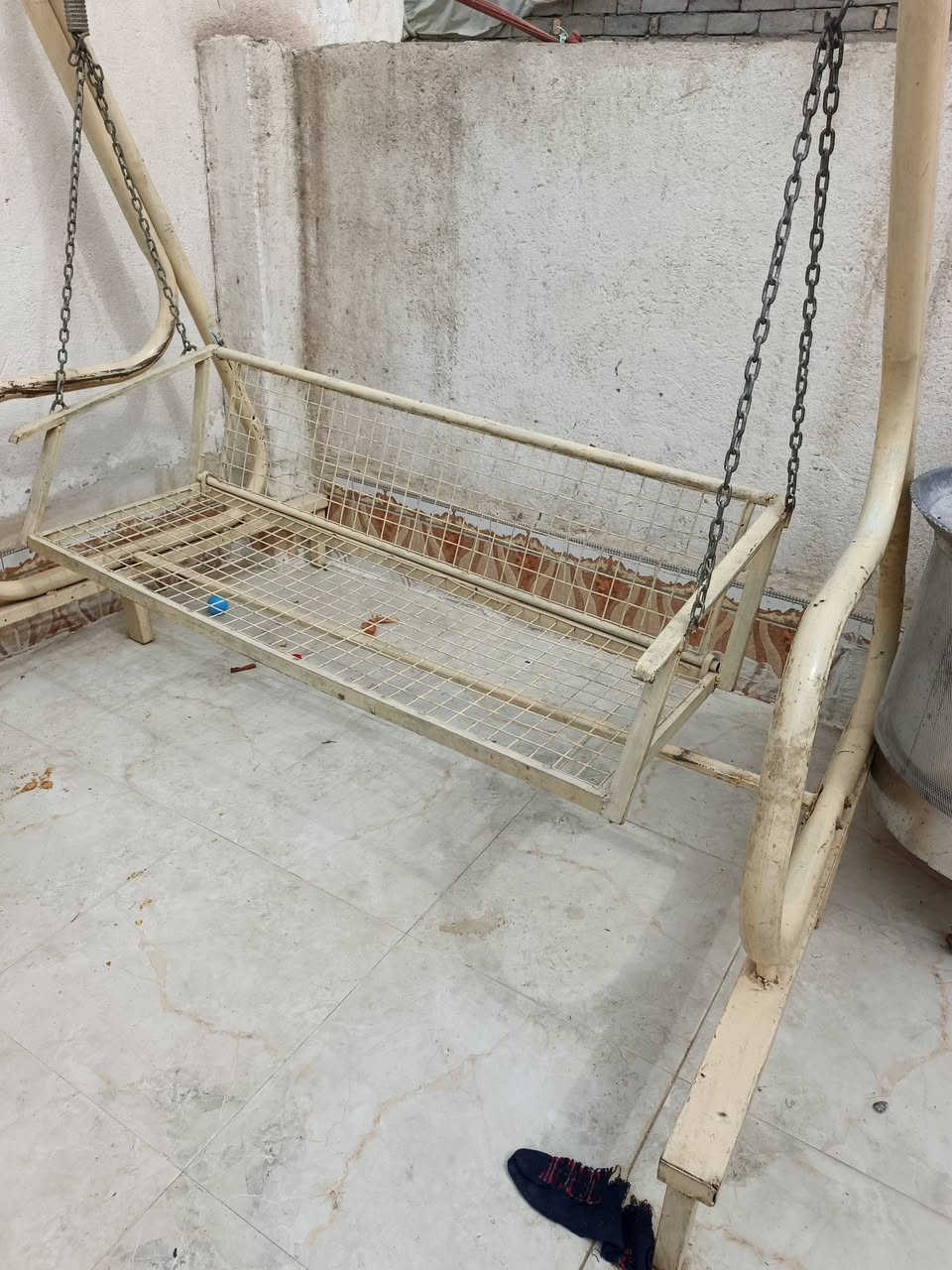 مرجوحه للبيع حديد ثقيل سعر ٢٥٠ وبيها مجال***********
