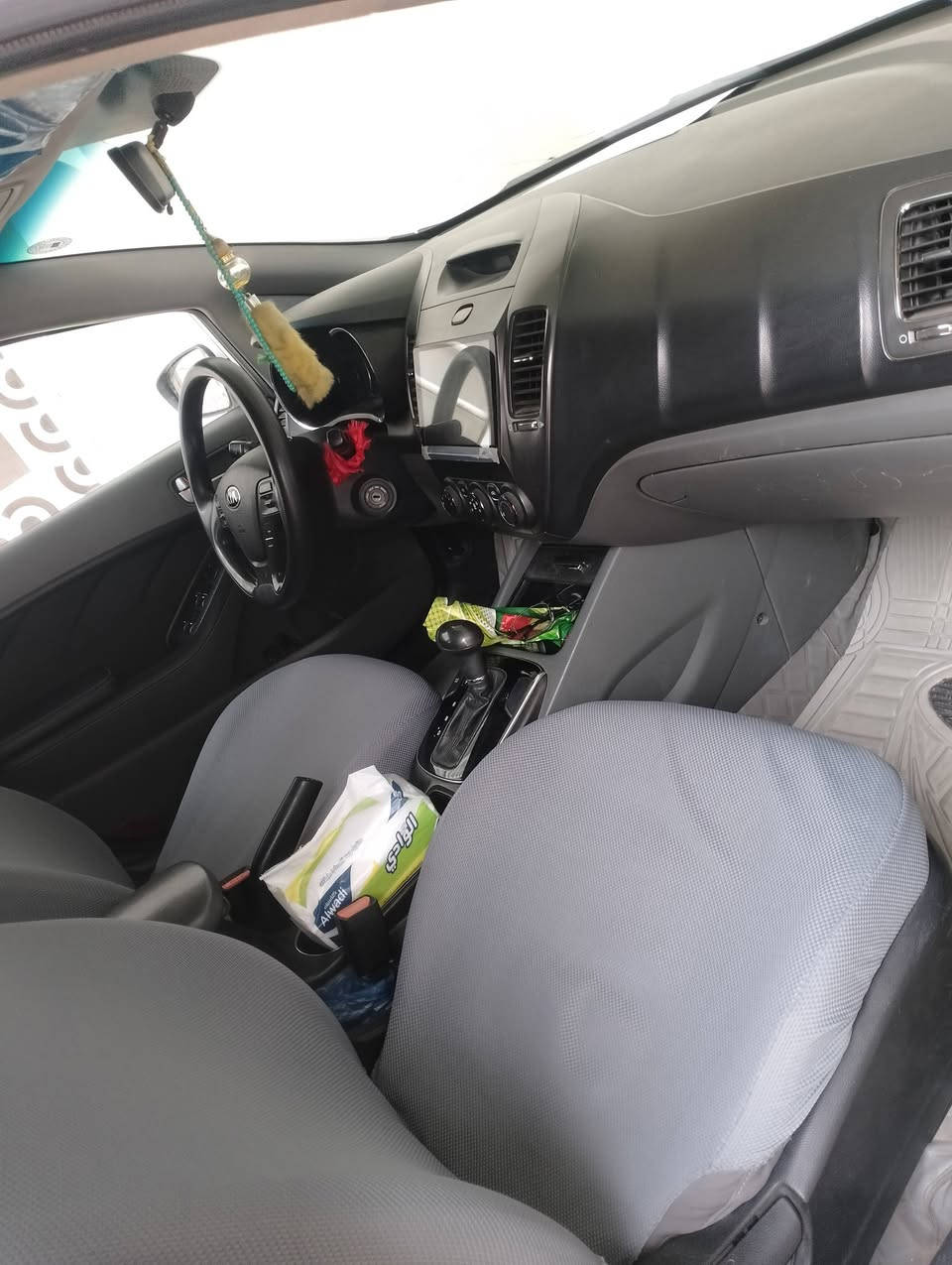 للبيع كيا سيراتو 18
كفاله عامه بس بيها ملاحظات بسيطة
مواصفات مري شفط
3 وضعيات قياده
اشاير بل مري 
تبريد تدفئه 
محرك 1600 مرغوب
شاشه كامرة 
سيارة نضيفه بشكل 
جاهزة من كل النواحي
الاستفسار ***********
