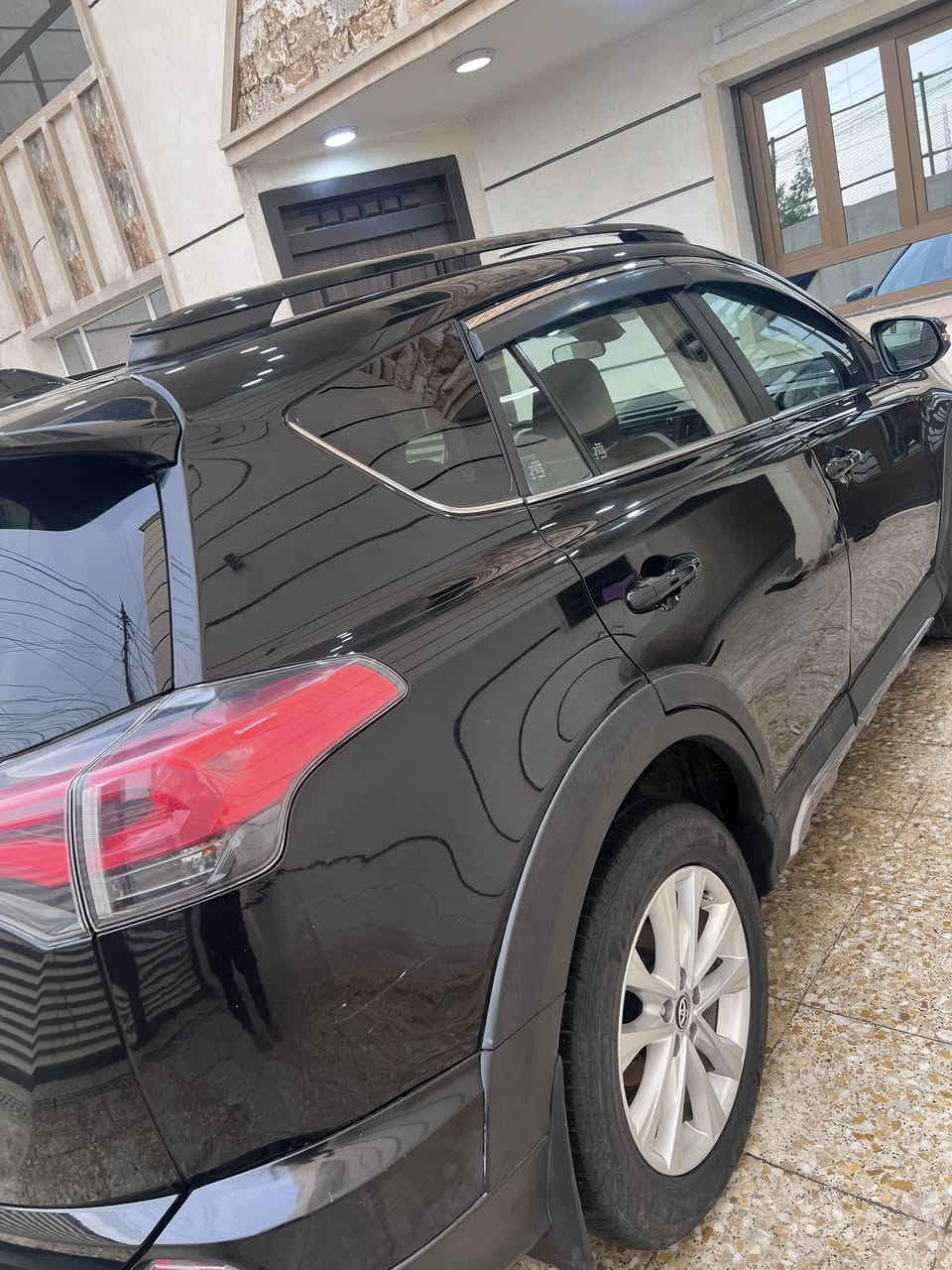 سلام عليكم
للبيع راف 4 وارد امريكي موديل 2018
حادثه بدون قطره صبغ تلث مكانات بارد فقط 
رقم بغداد الجديد باسمي  مواصفات الفول

بصمه فتحه رادار تحكم ستيرن
شاشه كامرا توقف ذاتي وباقي المواصفات 

مكينه ٢٥٠٠ كير صدر ع وضع الشركه
ماشيه 97 ميل 
جاهزه من كل شي السياره
مكاني بغداد حي الجهاد سعرها 180 ورقه
***********

 .
