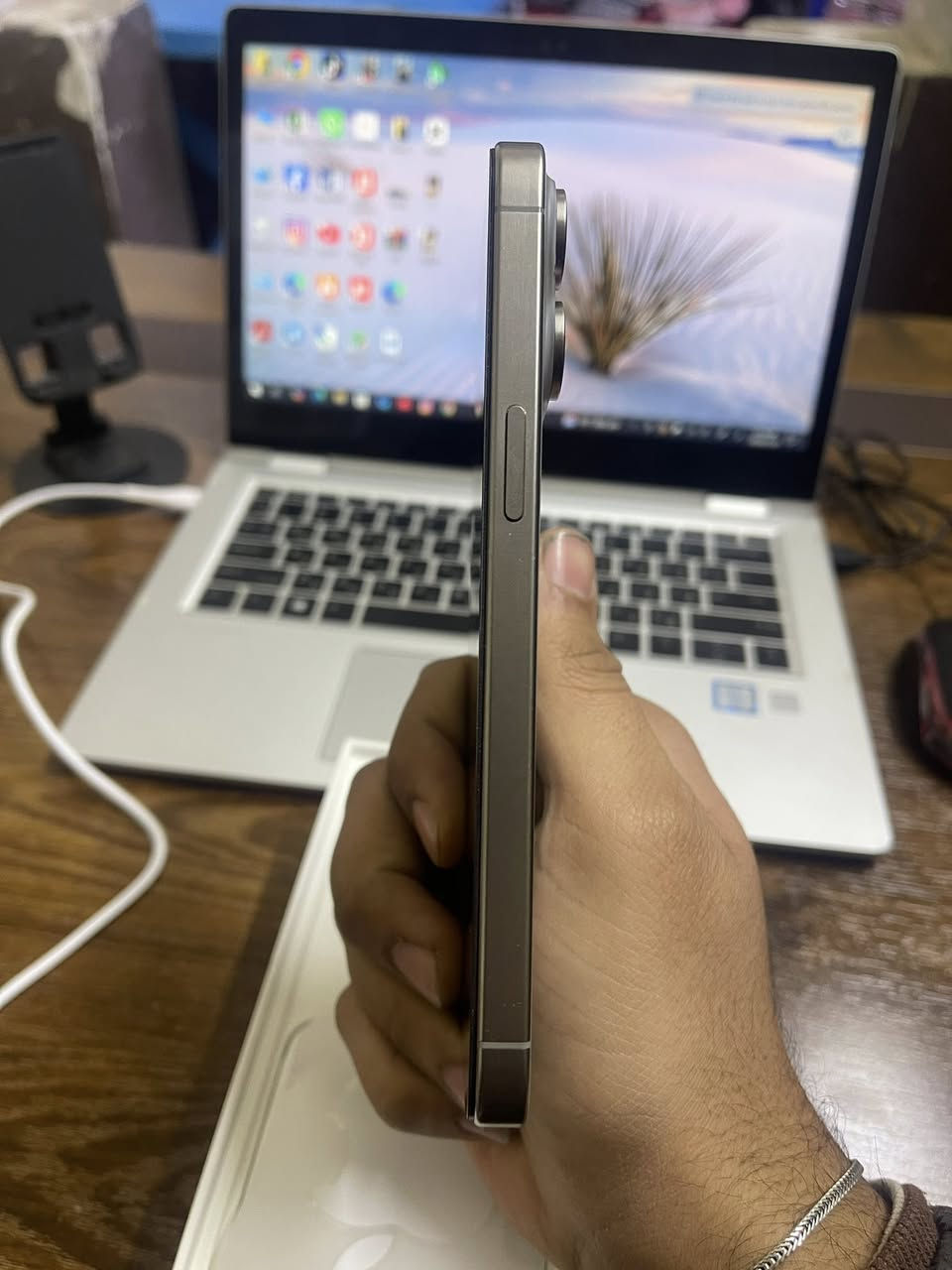 iPhone 15 pro max 
الذاكره 256
جهاز نظيف جدا مبدل شاشه وبطارية 82 
سعره 850 الف 
***********
