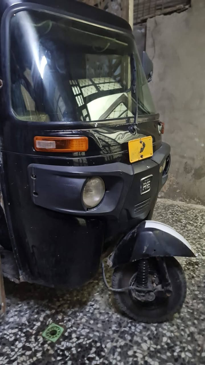 السلام عليكم تكتك عندي تكتك لبيع موديل 19شهر 9 لون اسود تكتك نضيفه معامله كامله باقيه بس عل بصمه دافع غرامات وهزه وكلشي بس ابصم انطوني سنويه مكينه مجفت جديد خرسه مكان بغداد *********** سعر 4500وبيه مجال شي حك الجيه
