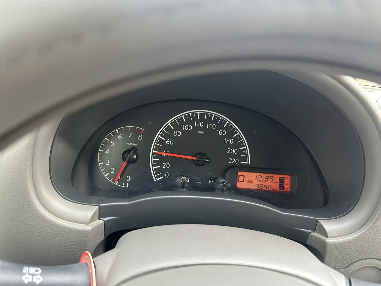 سني موديل  ٢٠٢٥ اربيل لون أببض ماشية أقل من ١٠ ألاف كم 
جديدة ومكفولة بأسم شركة ماعدا شخطين صغار بالدعامية 
الارضية مغلفة جلد
٤ جام كهرباء ريمونت شاشة چبيرة 
***********
الكاظمية
السعر ١٢٩$ 
بيها مجال قليل
