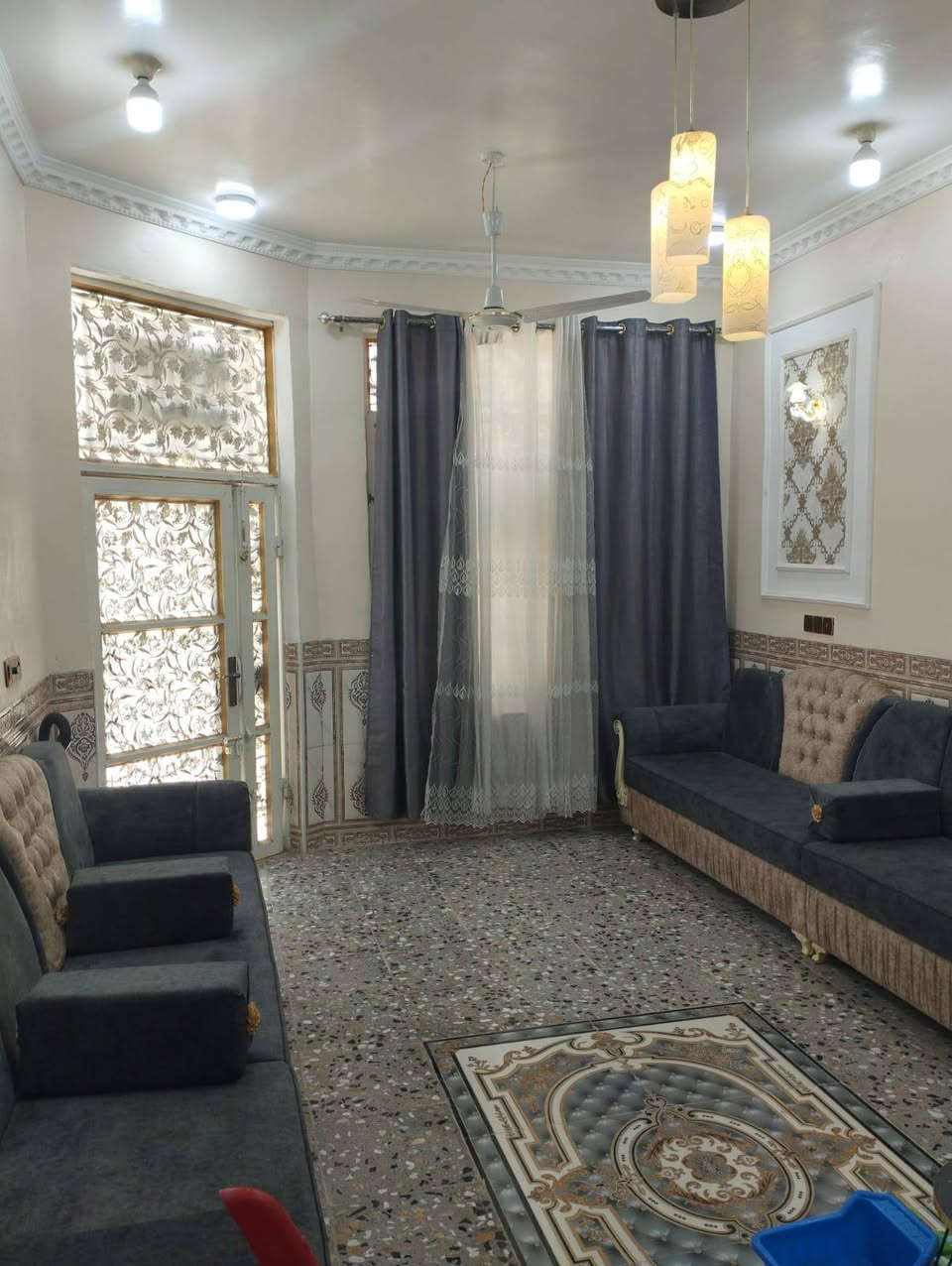 دار للبيع منطقه الطهمازيه شارع مخبز المصطفى المساحه 215م يحتوي على غرفه نوم واحد استقبال مطبخ هوال صحيات داخل وخارج حديقه هاتف ***********
