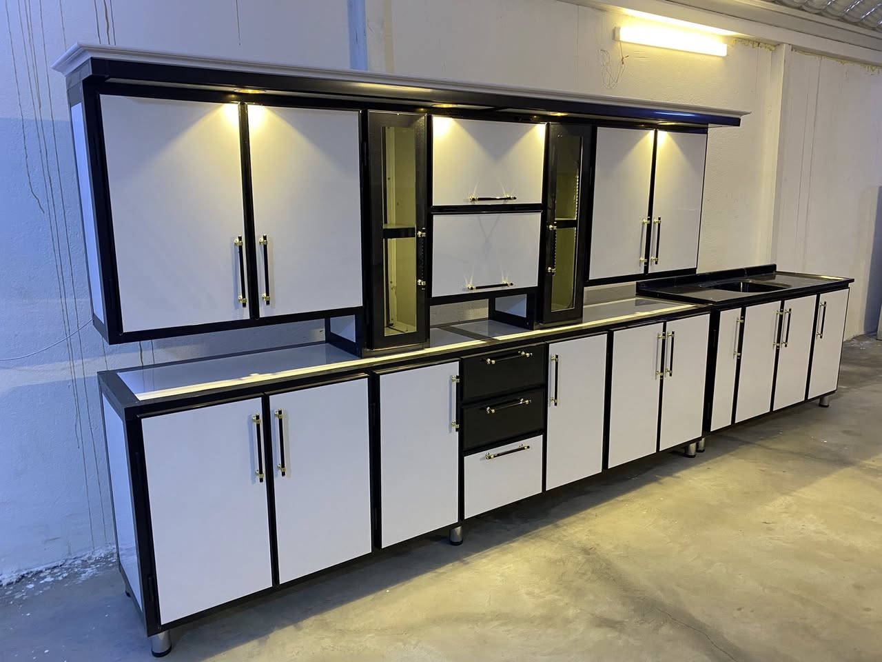 للبيع كاونتر جديد تزكام تركي  ثلاث مترات ارضي ومعلق والسنك متر ونص مرمر يوجد مراوس
العنوان مغربه بل شيشان الثانيه بل سايدين آخر استداره الاتصال *********** بي واتساب يوجد خدمه توصيل
