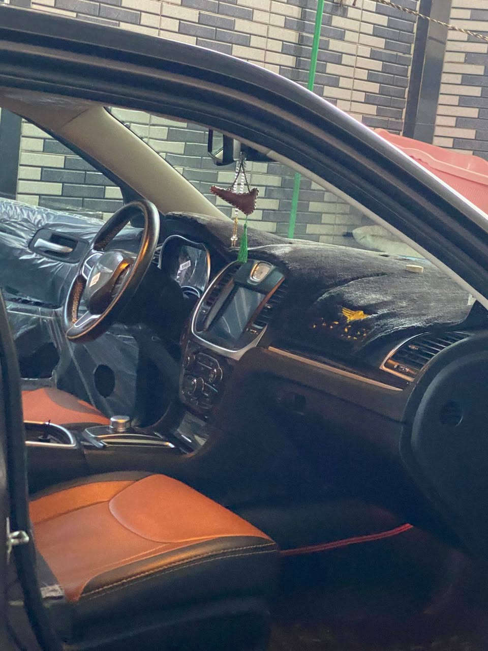 السلام عليكم للبيع كرايسلر (اوباما) مديل  2017 رقم بغداد باسمي تحويل ثاني يوم كفاله من جميع النواحي مكاني ***********
