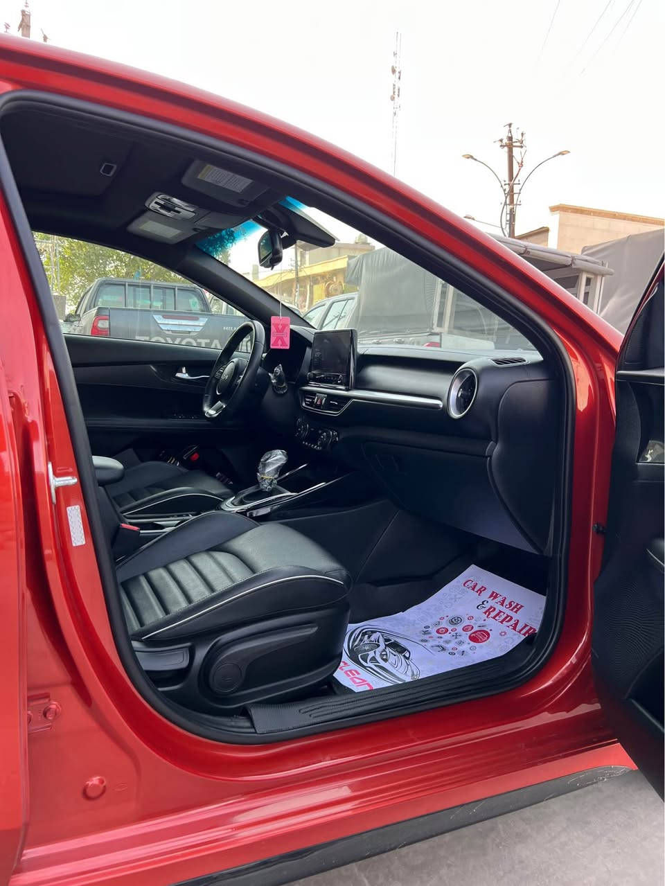 كيا فورتي 2023 مرقمه بغداد فول مواصفاتGT LINE 
محرك 2000 دوش 
فتحه بصمه كشنات كهرباء جلد تدفئه تبريد 
راردارت+حساسات ويل GT لايت لد+بك لايت لد
وبعد بيها هواي مواصفات
حادث كما موضح بصور نص البنيد مصبوغ فقط 
وجاملغ اليمنى بارد ايرباك ستيرن صور الحادث والتعمير ورقم الشاصي بالمنشور السعر 165$ بيها مجال 
مكاني بغداد جديده الامين *********** بغداد, العراق
