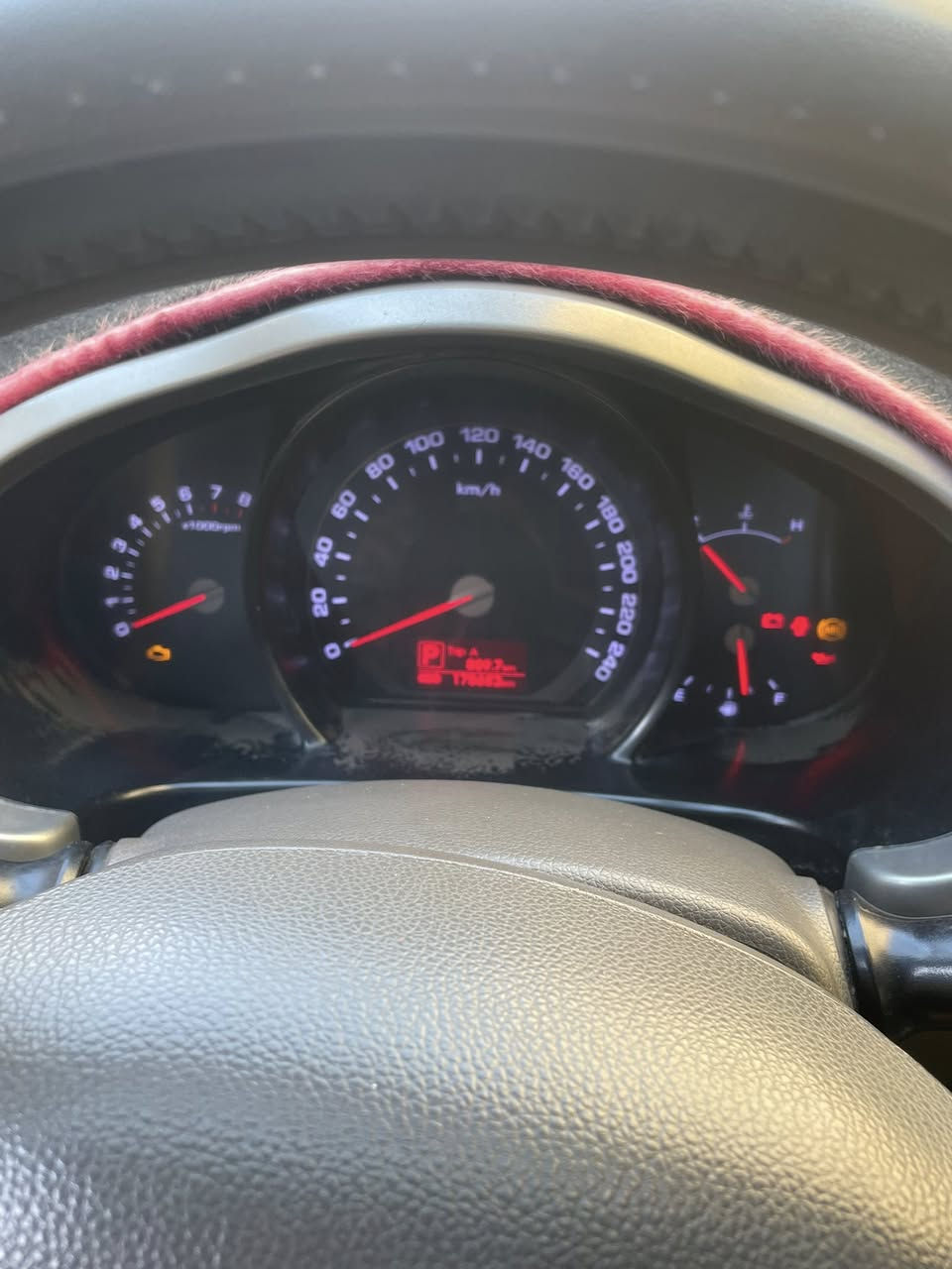 السلام عليكم سبورتج للبيع 2013 ماشيه 173 مكفوله من الصبغ بس كم مكان بارد السونار بالمنشور السعر 145 العنوان مدينه الصدر ***********
