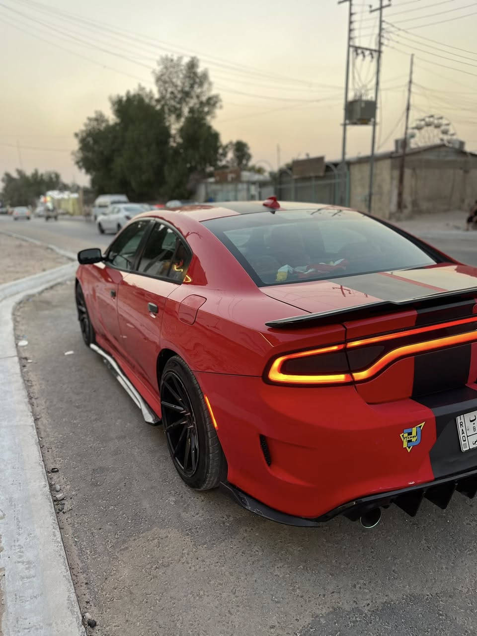 تشارجر مديل 2018 
Rt 5700
مراوس فقط 
فول مواصفات عدا الفتحه 
ايرباكات كلهن سليمات 
حادثها موضح بلصورة 
مكينة جديدة انه مبدلها 
حداديه جديده
مكاني البصرة 
***********
واتساب فقط
